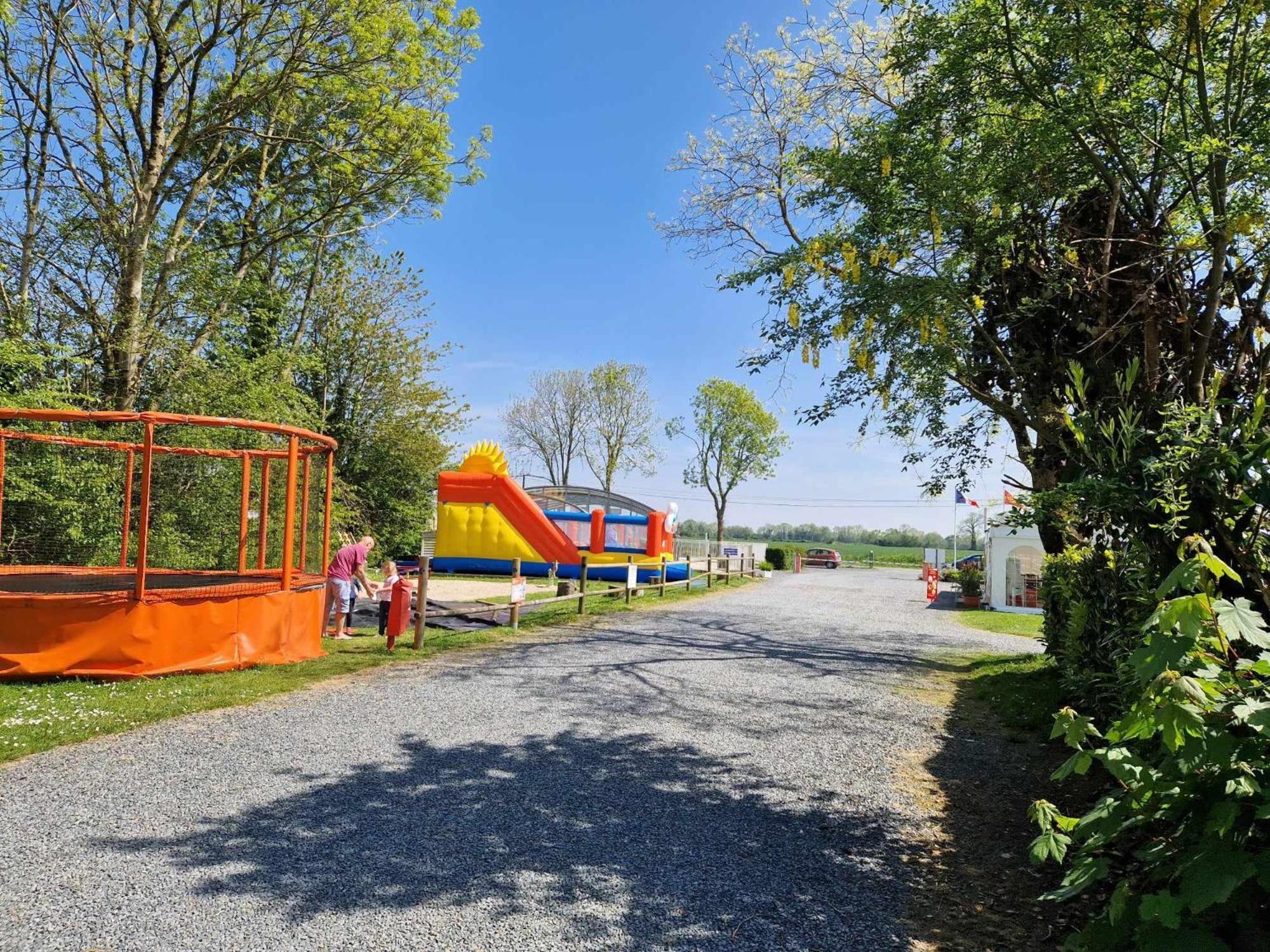 Camping Le Clos De Balleroy מראה חיצוני תמונה