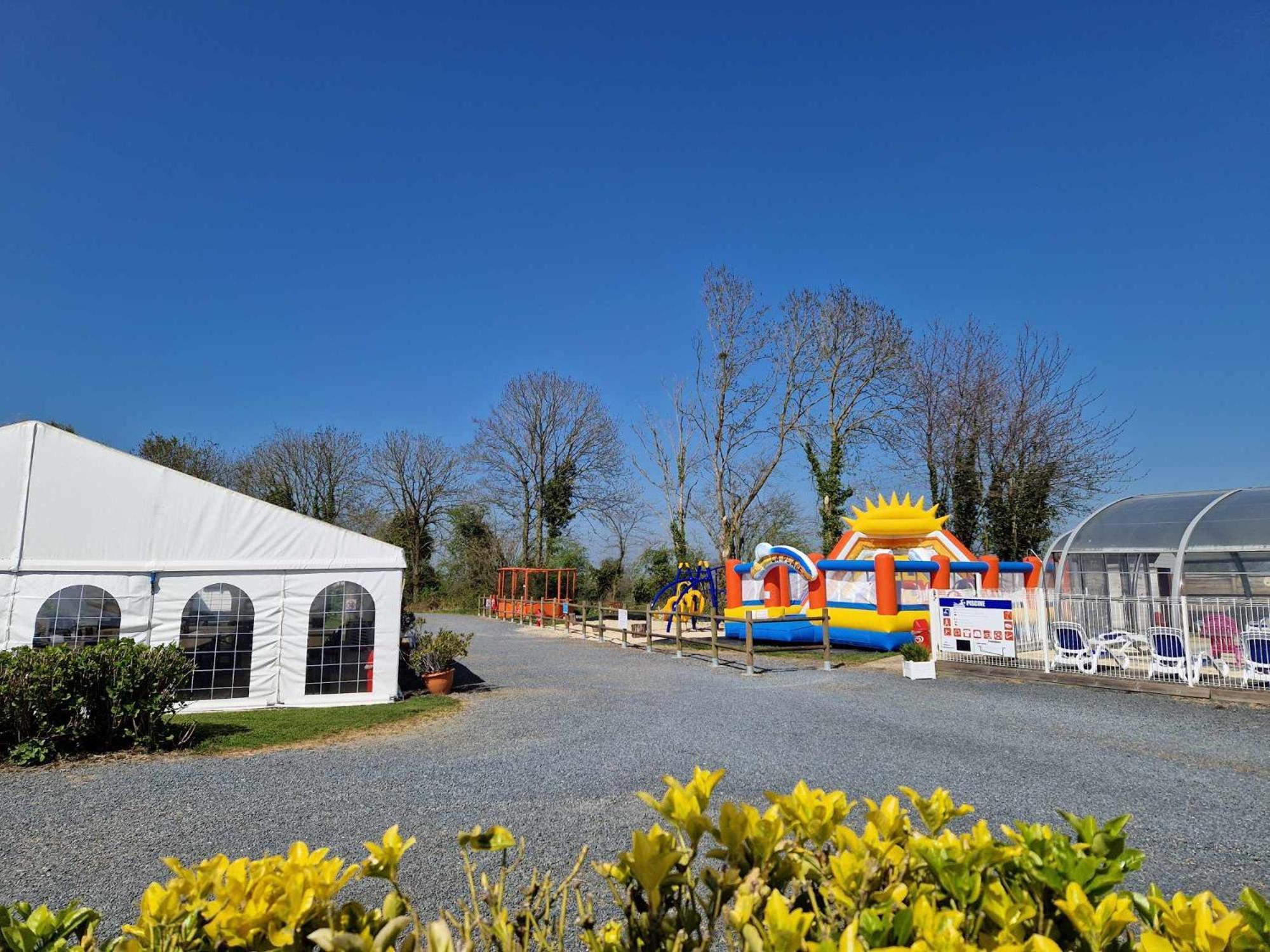 Camping Le Clos De Balleroy מראה חיצוני תמונה