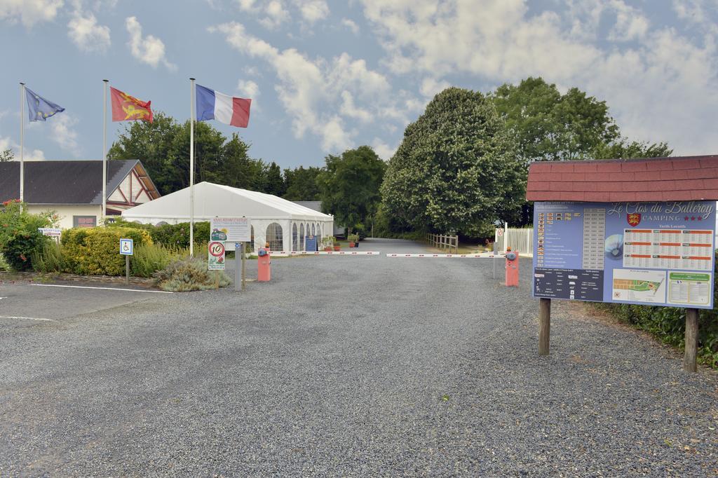 Camping Le Clos De Balleroy מראה חיצוני תמונה